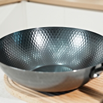 康宁VISIONS黑耀精铁炒锅 32CM 彩箱
